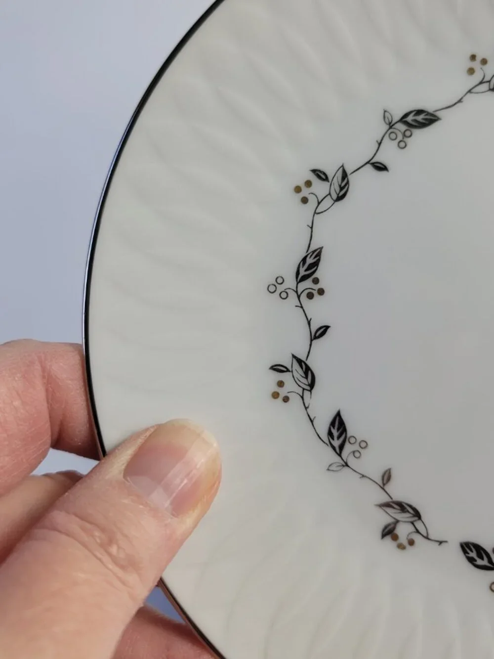 FOUR Sango Carillon Bread Plates White Gold Berries Platinum Leaves